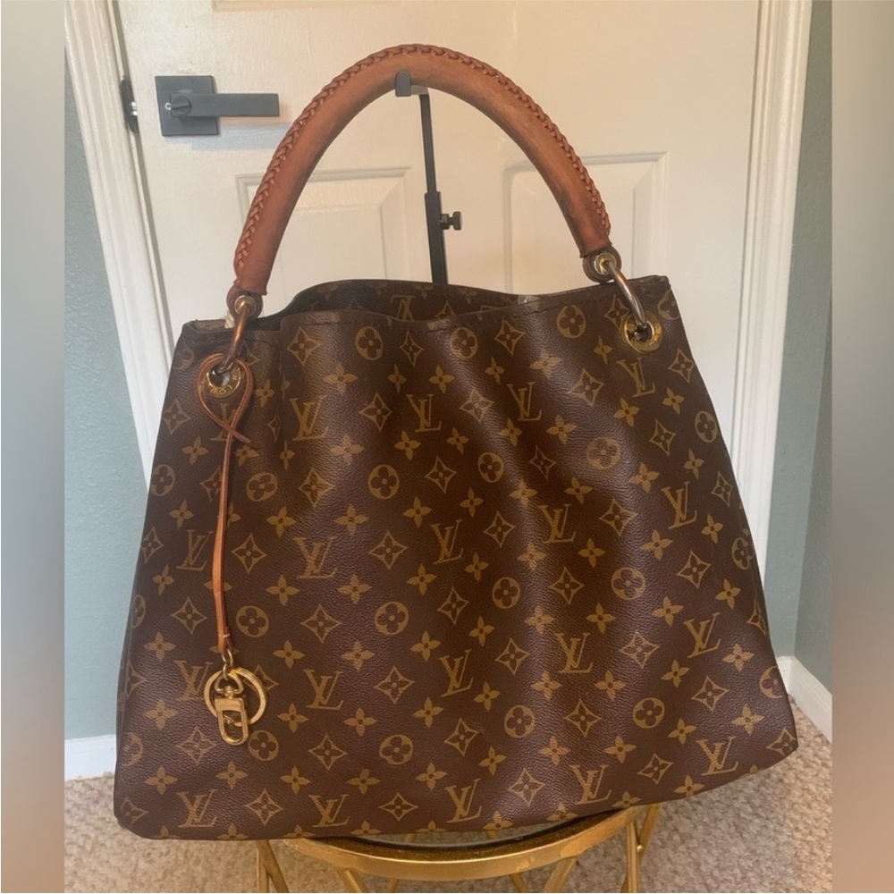 Louis Vuitton Artsy MM